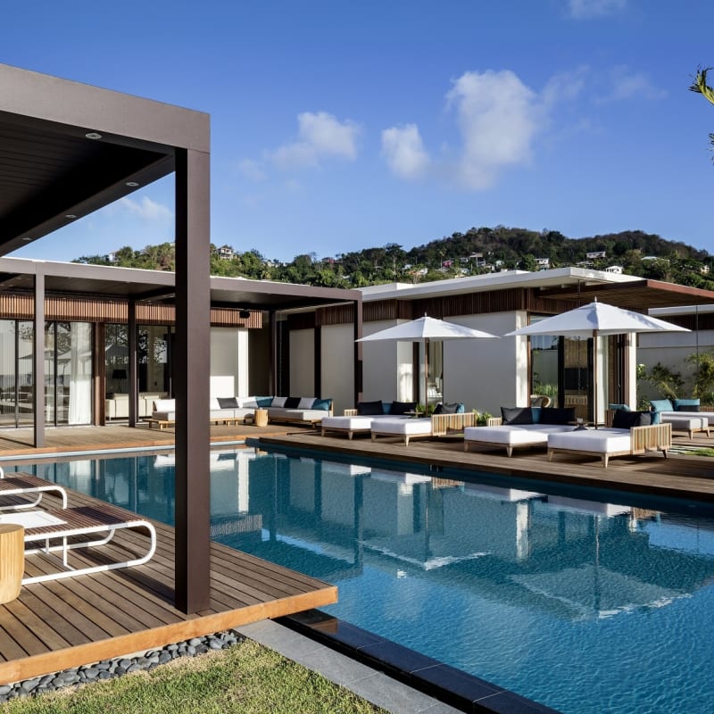 Beachfront Villa pool and deck