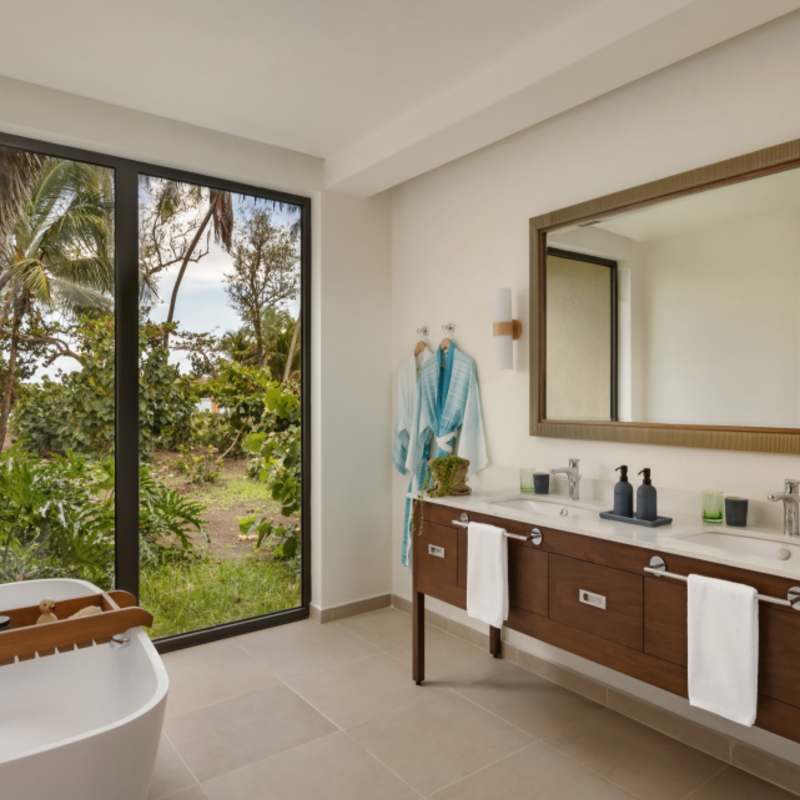 2 BDRM Beachfront PV Bathroom 