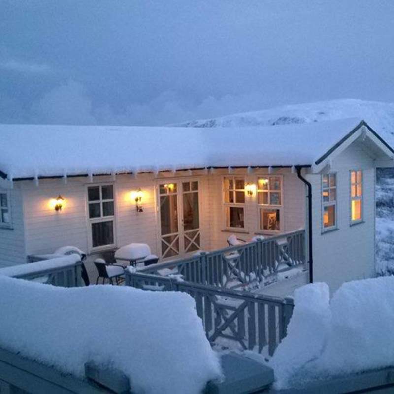 Cottage in Snow - Hotel Grimsborgir