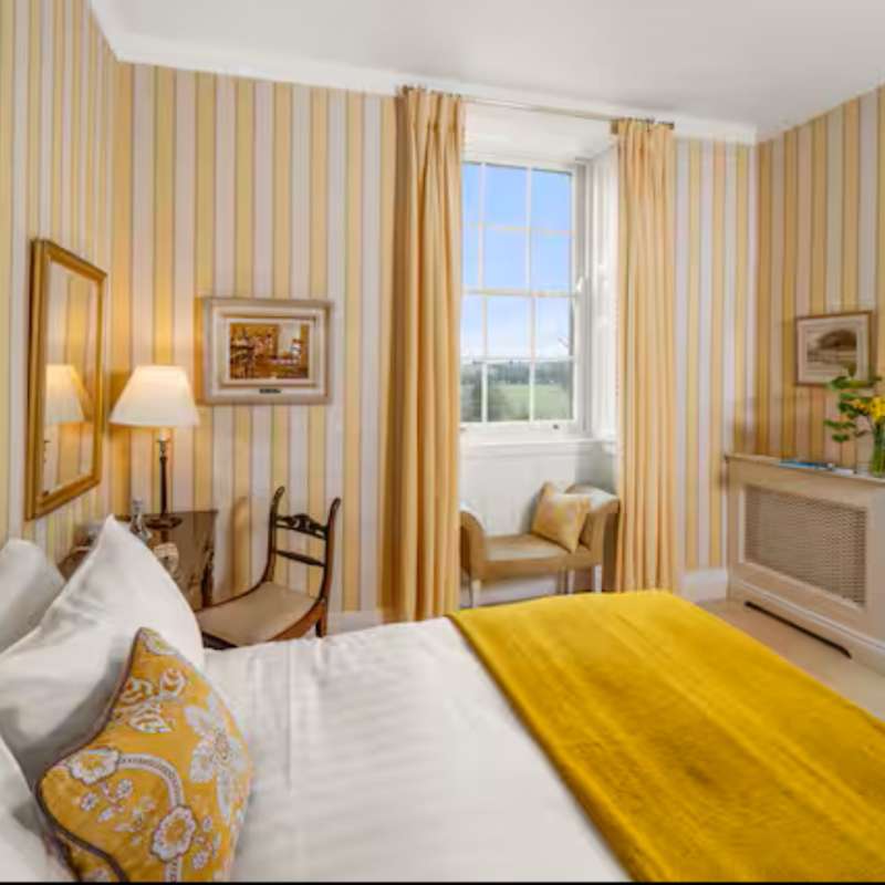 Gold room 