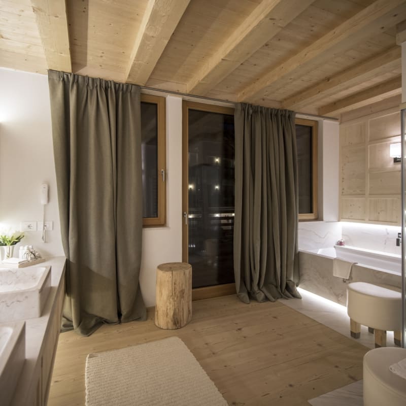 Mastersuite bathroom - Chalet Zeno, Rosa Alpina 