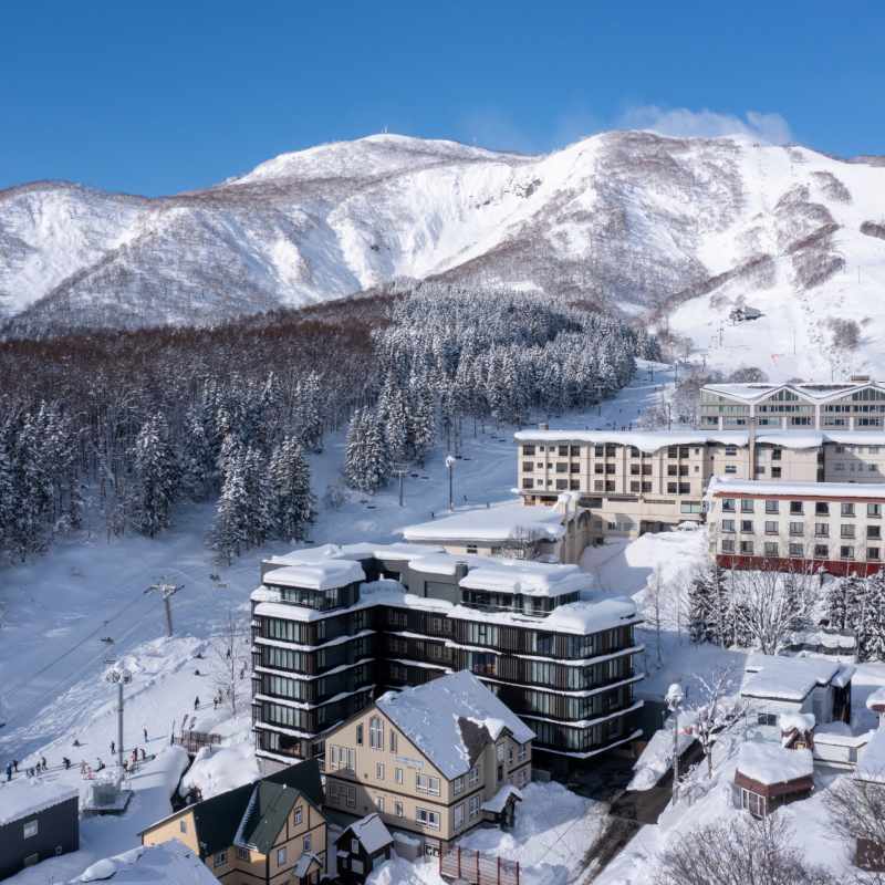 Exterior and Mountain View 