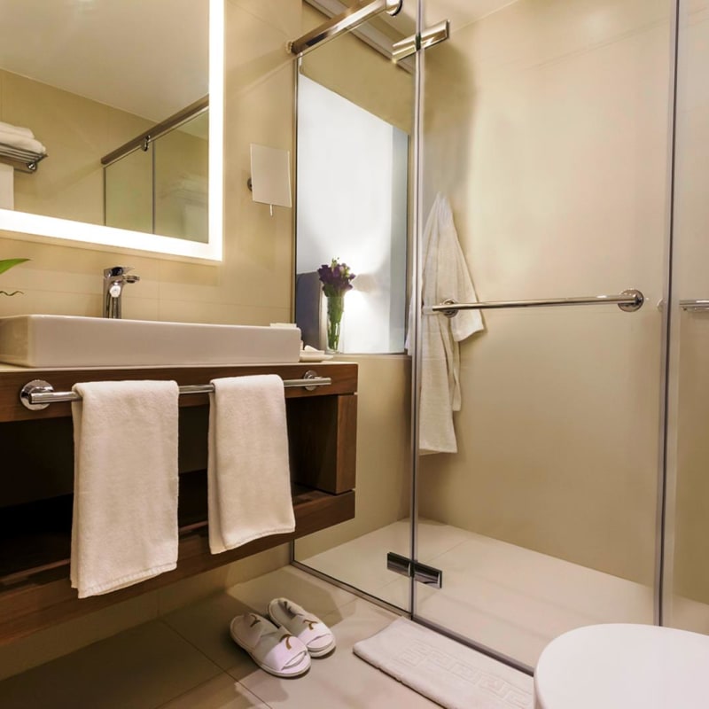 Executive Room Bathroom - Al Qasr Metropole