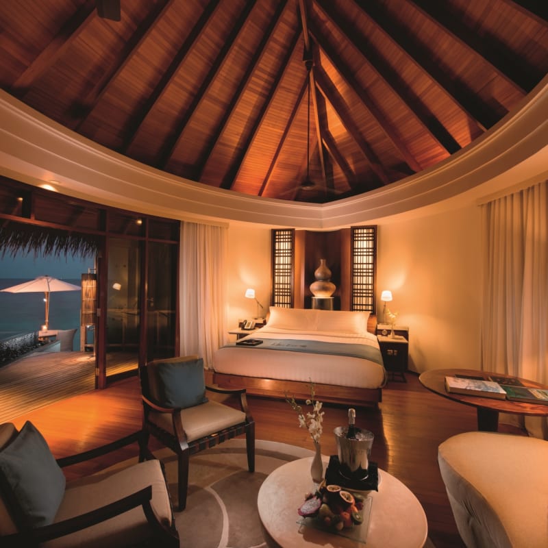 Water villa bedroom - Constance Halaveli Resort