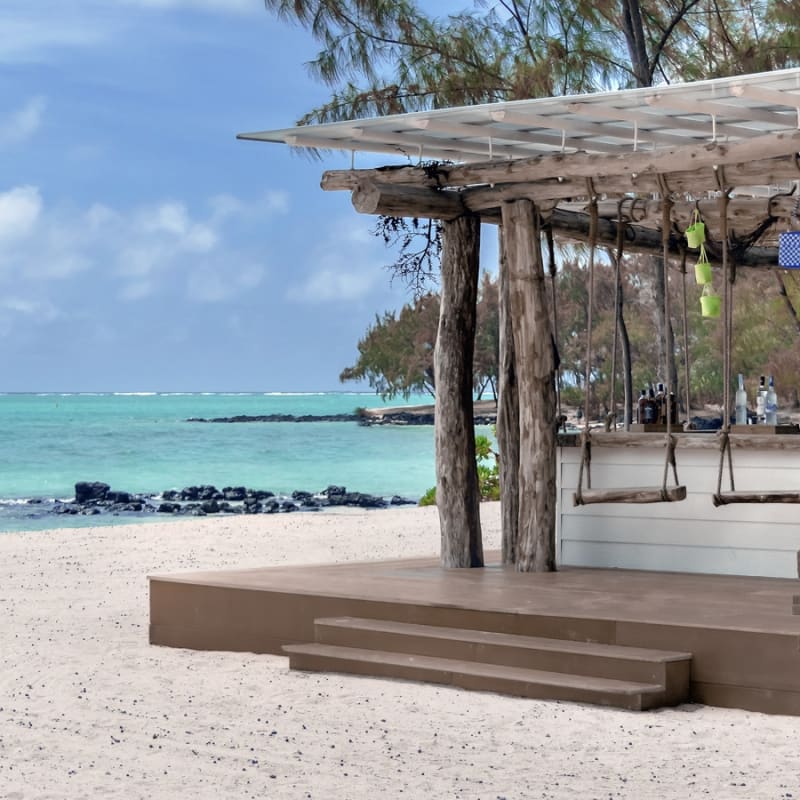 Beach grill & bar, Ile aux Cerfs private beach