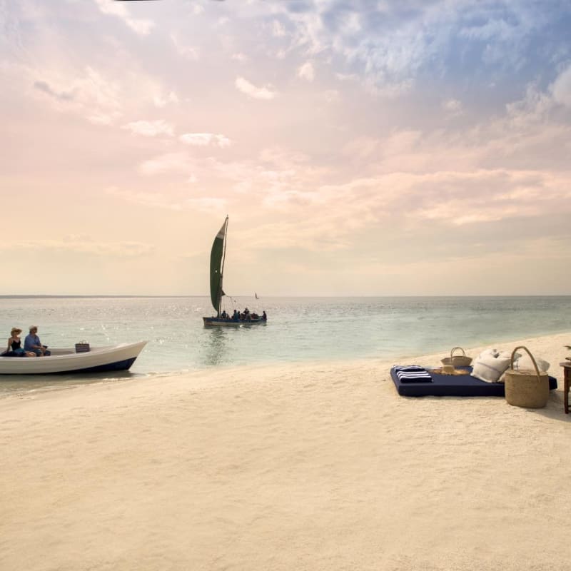 Sandbank picnic - Benguerra Island Lodge