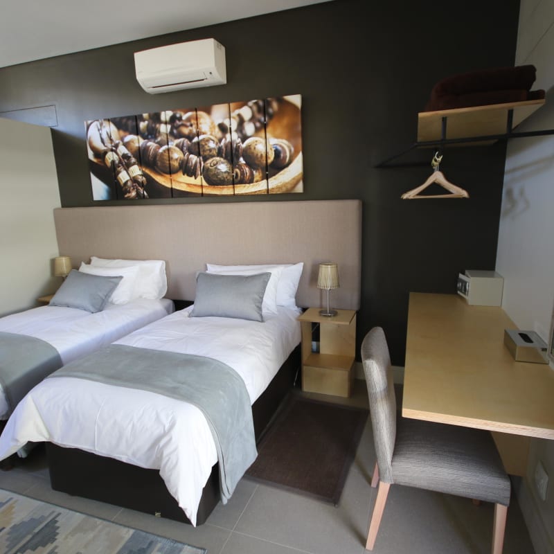 Twin bedroom