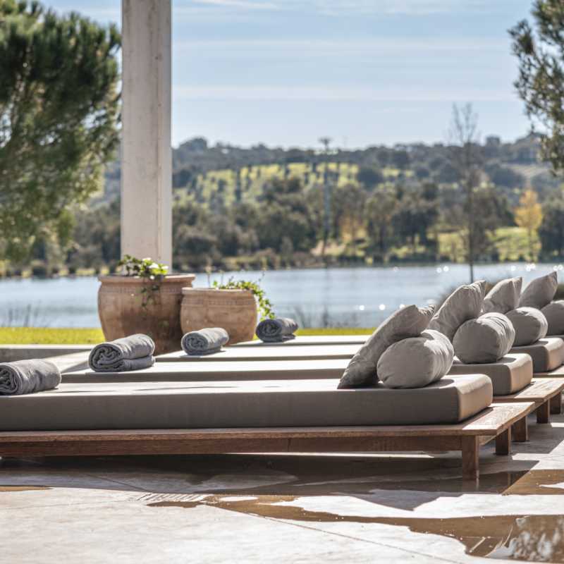 Lake pook villa day beds 