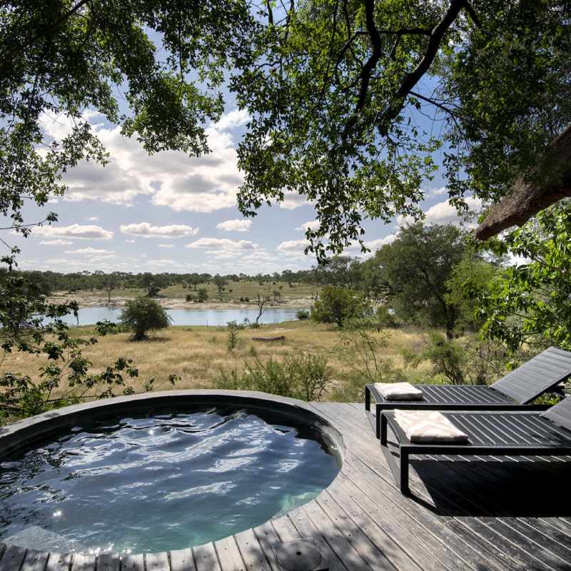 Room 9 Pool view