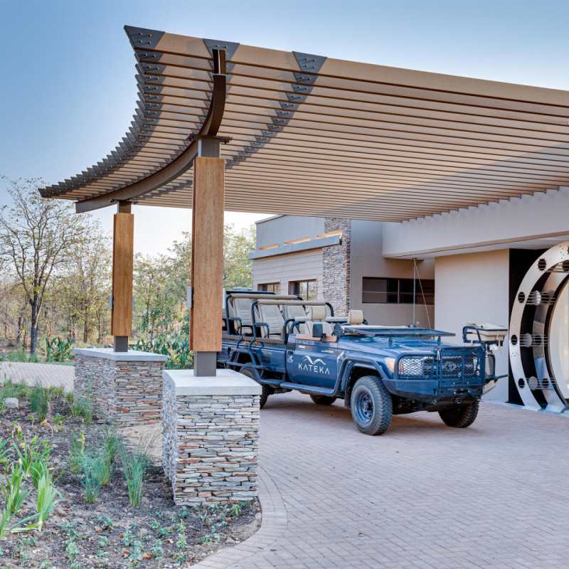 Game drive vehicle at the entrance 