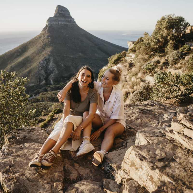 Teen friends Hikiking Table Mountain 
