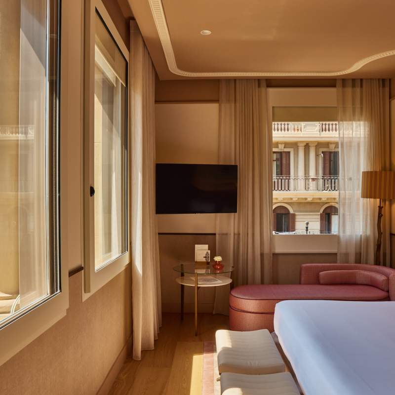 Deluxe Corner Room