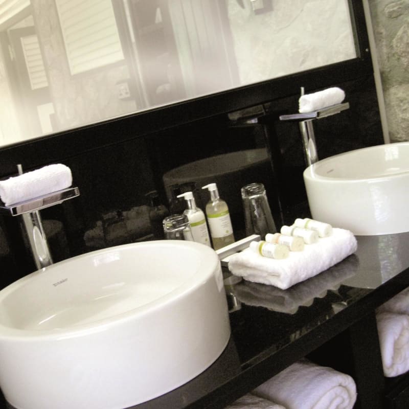 Cocoa Cottage Bathroom - Hotel Chocolat