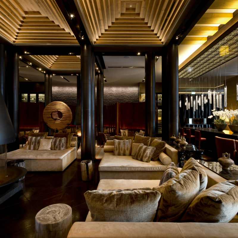 Lobby lounge