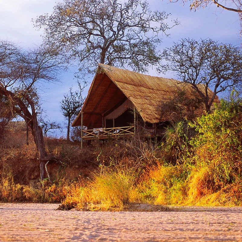 Tent exterior - Jongomero