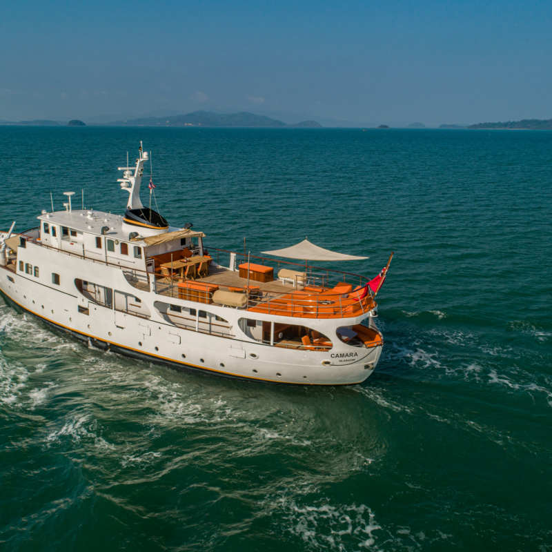 Camara C boat medium shot  