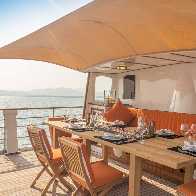 Camara C deck view 