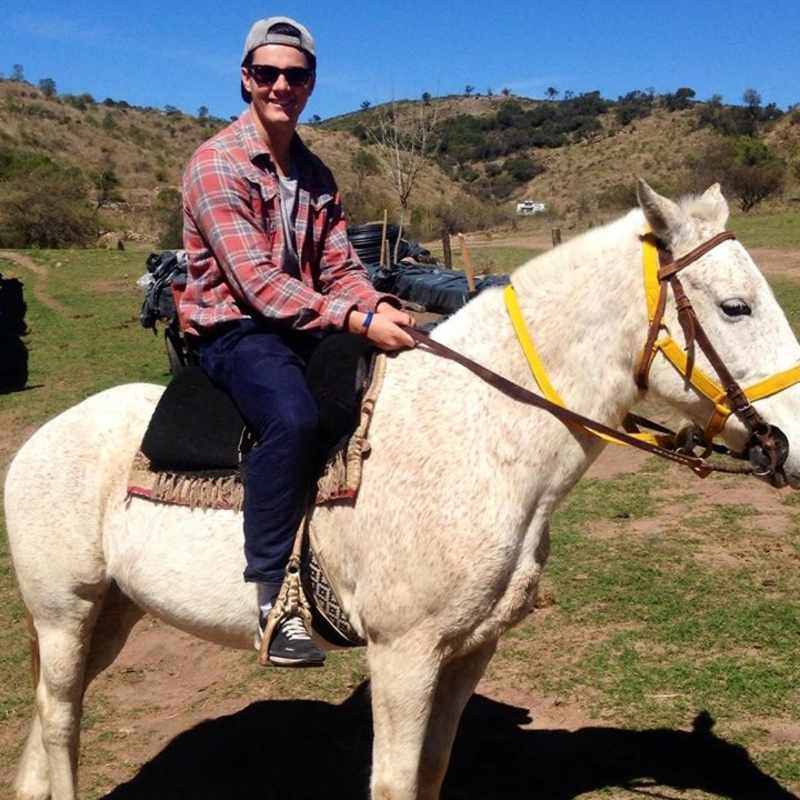 Riding in Cordoba - Hugo Snell