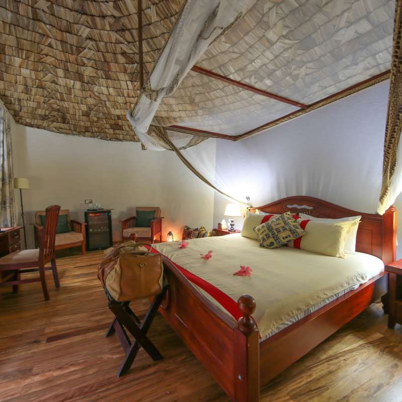 Honeymoon suite - Mahogany Springs Safari Lodge