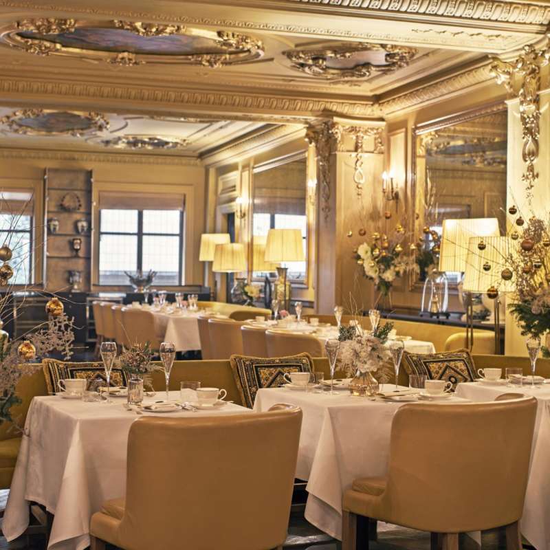 Domino Restaurant set up