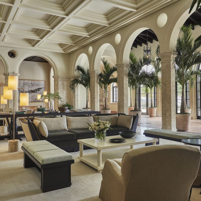 Lobby Bar Area - Four Seasons at the Surf Club