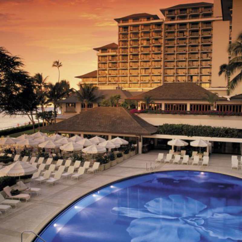 Outside pool - Halekulani