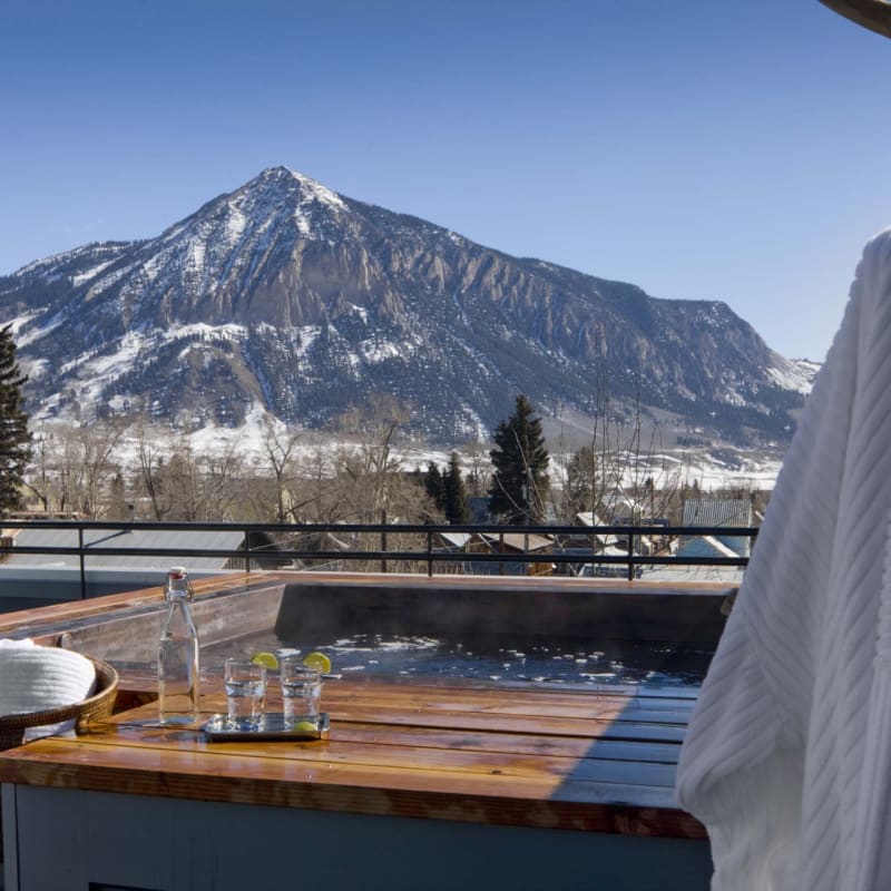 Hot tub - Scarp Ridge Lodge